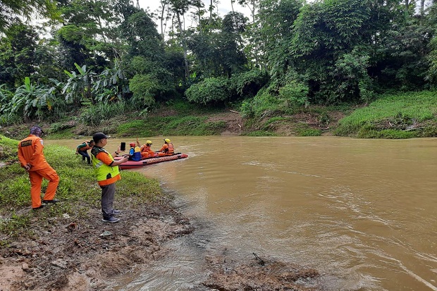 Asyik Berenang, Bocah 12 Tahun di Ciamis Hilang Terseret Arus Sungai Ciputrahaji