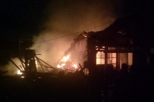 Diduga Akibat Korsleting Listrik, 2 Rumah di Rancaekek Ludes Terbakar