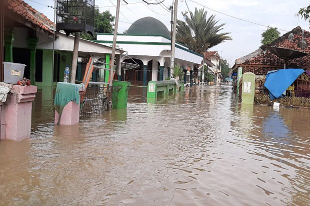 8 Kecamatan di Subang Terendam Banjir, Ribuan Warga Sempat Mengungsi di Kolong Jembatan