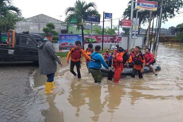 Pemuda Bekasi Hilang Terserat Banjir di Kali Cakung
