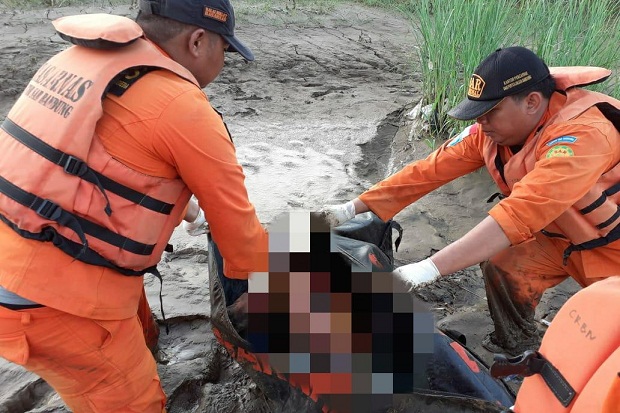 Henda Petani yang Hilang saat Berkebun Ditemukan Hanyut di Sungai Cimanuk Indramayu