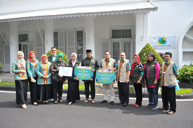 Bio Farma Salurkan Bantuan kepada Satgas Covid-19 Jawa Barat