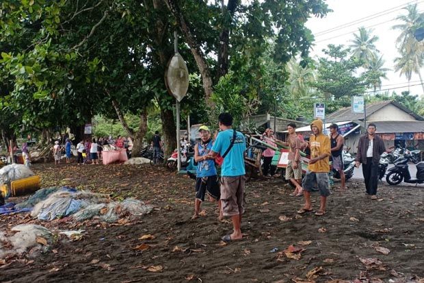 Nelayan Batukaras Pangandaran Hilang Terseret Ombak Besar