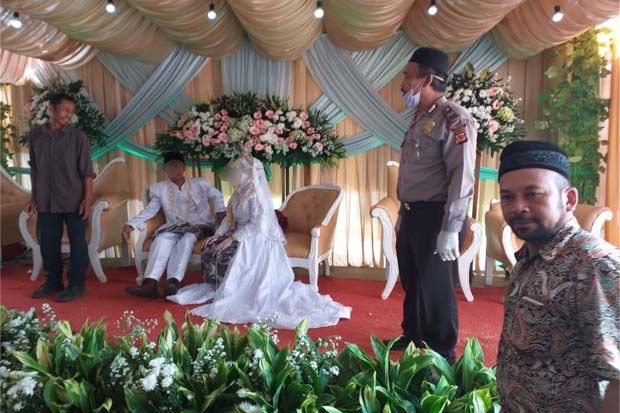 Cegah Wabah Corona, Polsek Babakanmadang Bubarkan Resepsi Pernikahan Warga