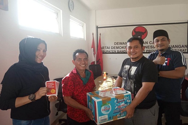 Gotong Royong Lawan Corona, PDIP KBB Sumbang 20.000 Hand Sanitizer