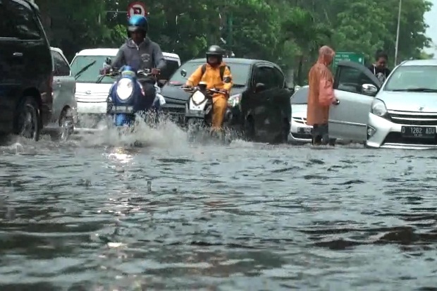 Awal Pekan, Bandung Raya Kembali Dibasahi Hujan Sedang dan Ringan
