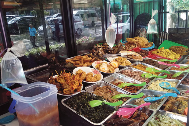 Restoran dan Warung Makan di Kota Depok Angkat Meja Kursi