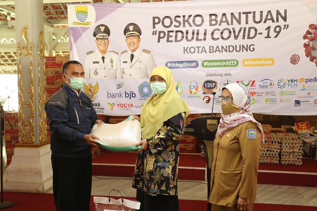 Pemkot Bandung Bagikan 1.000 Paket Sembako untuk Kelompok Terdampak Corona