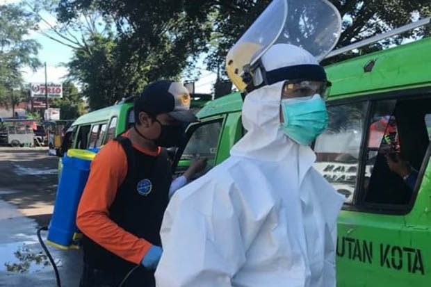 Angkot di Kota Bogor Disemprot Disinfektan