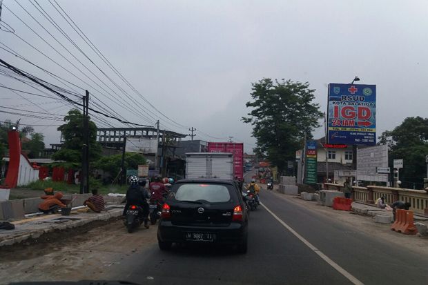 Pembangunan Trotoar Jalan Osamaliki Salatiga Dikeluhkan Warga