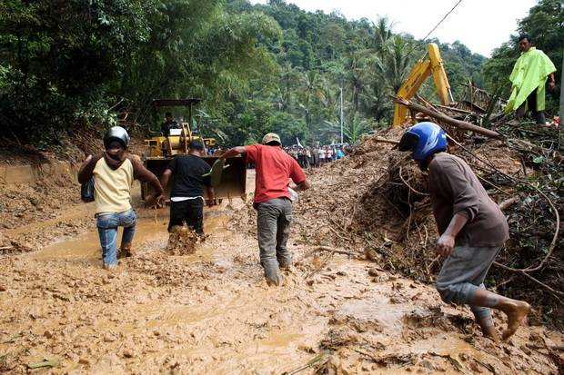 Kampung Adat Cimapag Sukabumi Tertimbun Longsor, 2 Tewas, 41 Hilang