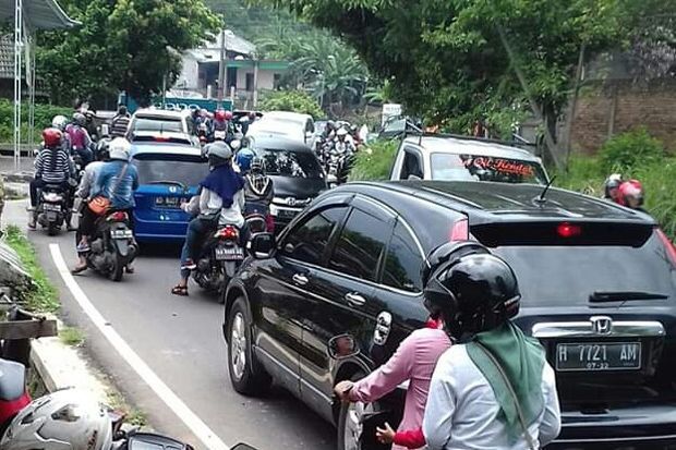 Liburan Tahun Baru, Arus Lalu Lintas Bandungan Semarang Macet Parah