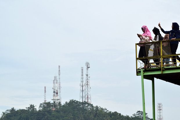 Sinyal Kuat Telkomsel Menembus Bukit Sri Gunung