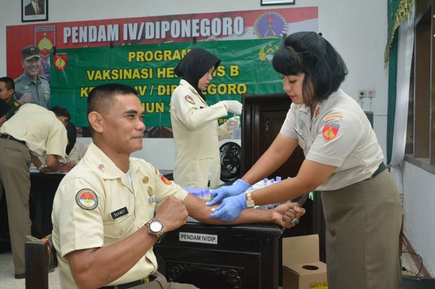 Puluhan Prajurit-PNS Pendam IV/Diponegoro Divaksin Hepatitis B