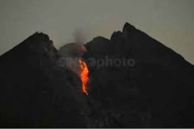 Gunung Merapi Gugurkan Lava Pijar Hingga 25 Kali