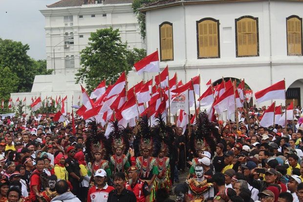 Ribuan Relawan Jokowi-Ma’ruf Flasmob Kebangsaan Untuk NKRI