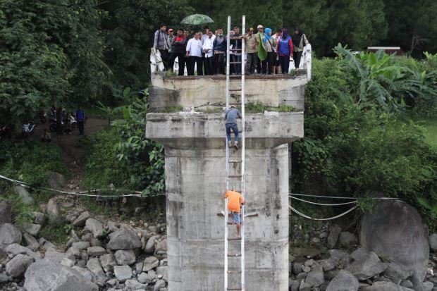 Demi Guru Honorer, Jembatan Darurat Kali Keruh Pekalongan Segera Dibangun
