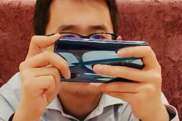 Xiaomi Ketahuan Tengah Menyiapkan Handphone Kamera Dual-Hole