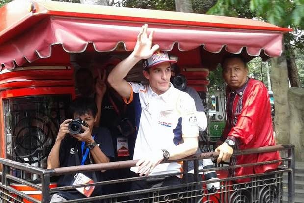 Kunjungi Bandung, Marc Marquez Keliling Kota Naik Bandros