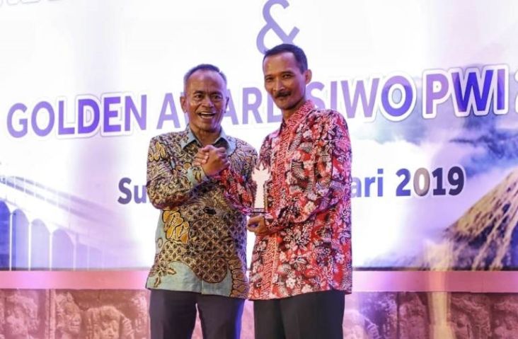 Bupati Sleman Sri Purnomo Raih Golden Award SIWO PWI  2019