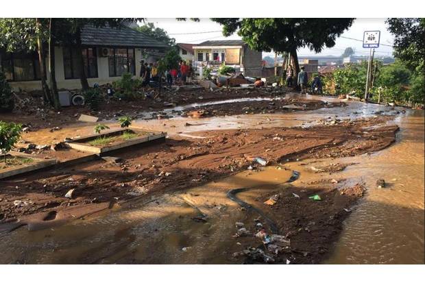 Tiga Warga Bandung Dilaporkan Meninggal Akibat Banjir Bandang