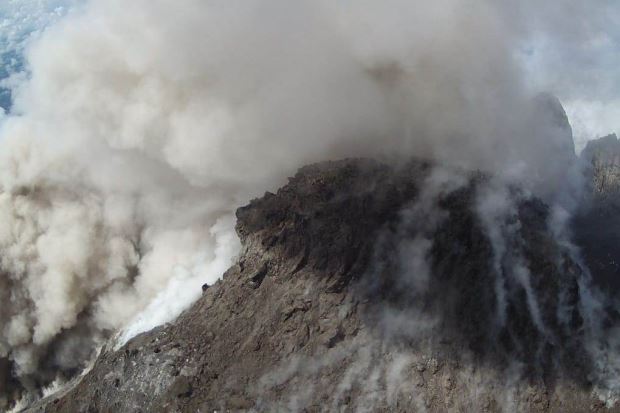 Gunung Merapi Kembali Luncurkan Awan Panas, Warga Diminta Waspada