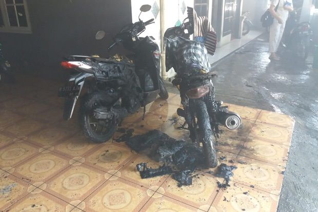Teror Pembakaran Makin Nekat,  2 Motor Dibakar di Siang Bolong