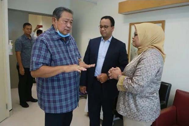Gubernur DKI dan Istri Jenguk Ani Yudhoyono di Singapura