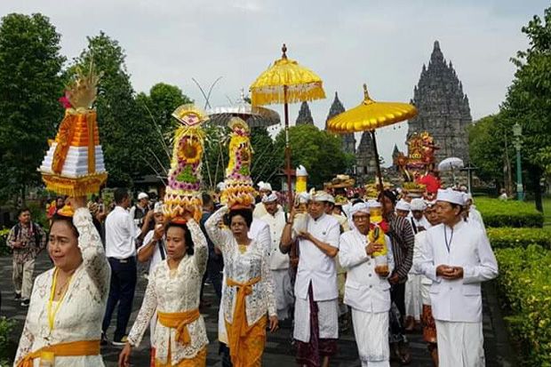 Ribuan Umat Hindu Ikuti Tawur Agung Kesanga di Candi Prambanan