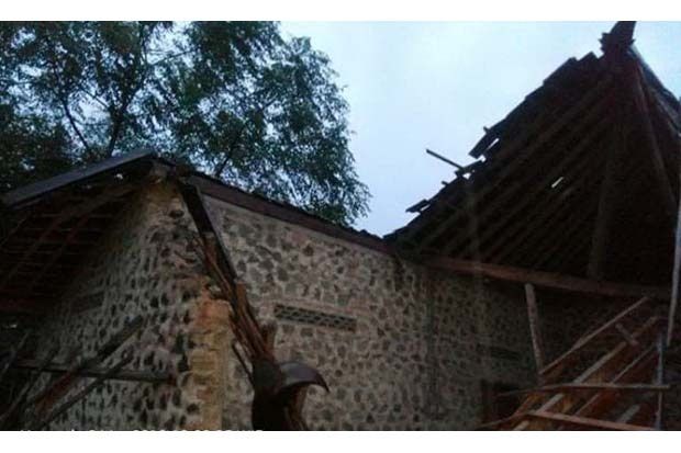 Atap dan Tembok Rumah Warga Kalasan Ini Ambrol Diguyur Hujan