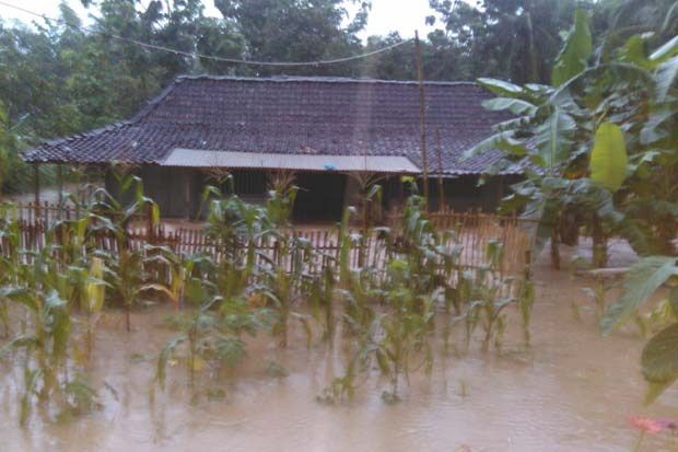 Banjir dan Tanah Longsor di Gunungkidul Ribuan Warga Terisolir
