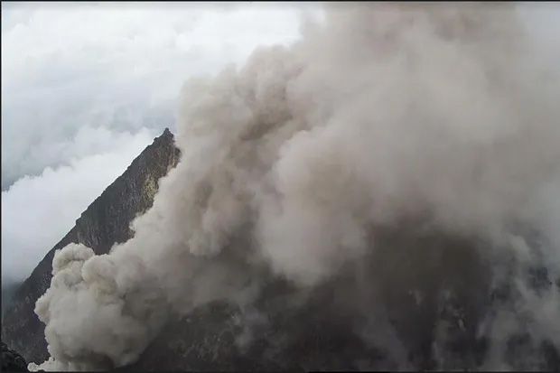 Dalam 12 Jam, Gunung Merapi Keluarkan Awan Panas dan 7 Kali Lava Pijar