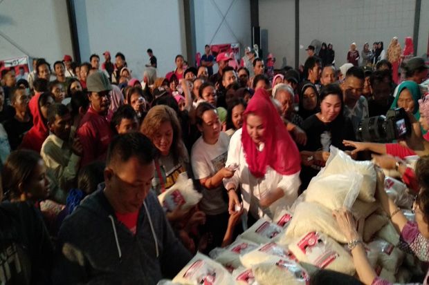 Kampanye Jokowi-Maruf Amin, Warga Semarang Serbu 1.000 Paket Beras Murah