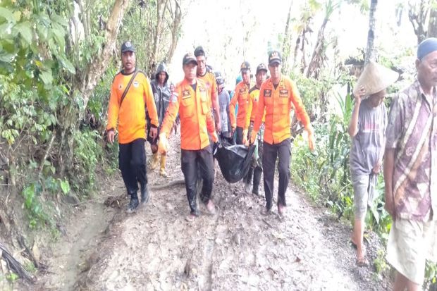 Diterjang Arus Sungai Brukah Cilacap, Mbah Tirwan Ditemukan Meninggal