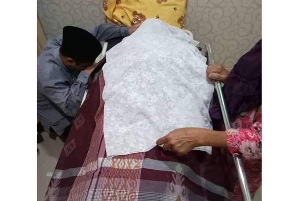 Ibunda Ustaz Abdul Somad Dikabarkan Jatuh saat Berwudhu