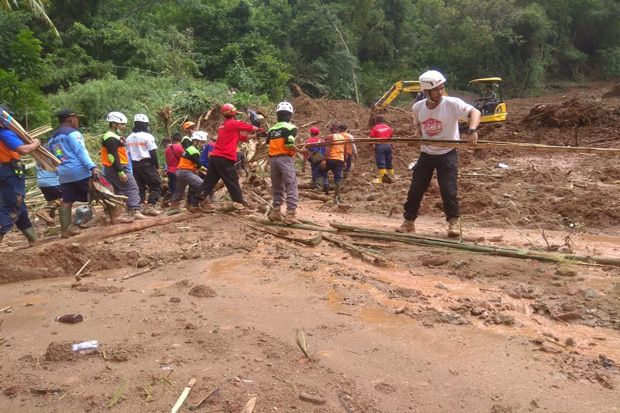 ACT DIY Turunkan Relawan Evakuasi Korban Banjir dan Longsor di Bantul