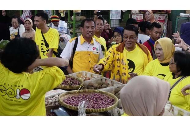 Hari Pertama Kampanye, Go Jo Blusukan di Pasar Tradisional