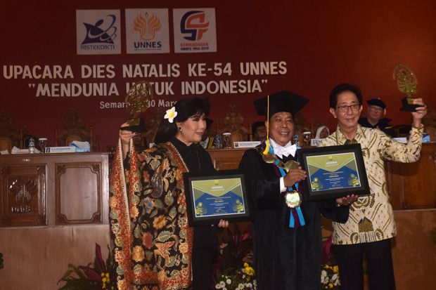 Unnes Beri Anugerah Konservasi kepada 3 Tokoh Indonesia