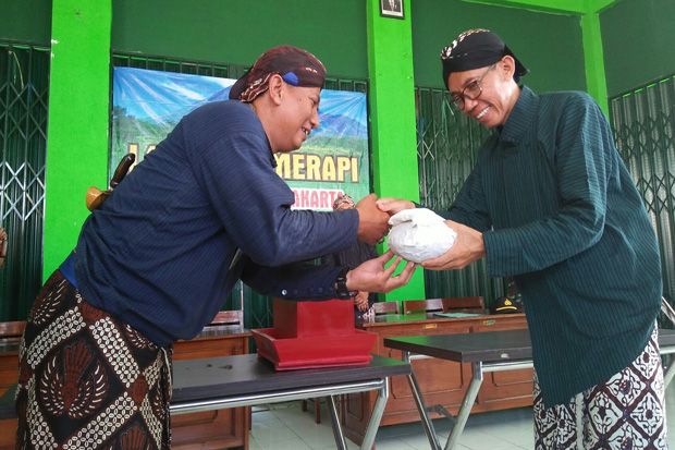 Keraton Yogyakarta Serahkan 11 Ubo Rampe untuk Labuhan Merapi Besok
