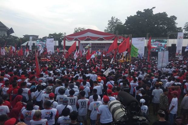 Ribuan Pendukung Jokowi-Maruf Amin Padati Stadion Sriwedari Solo