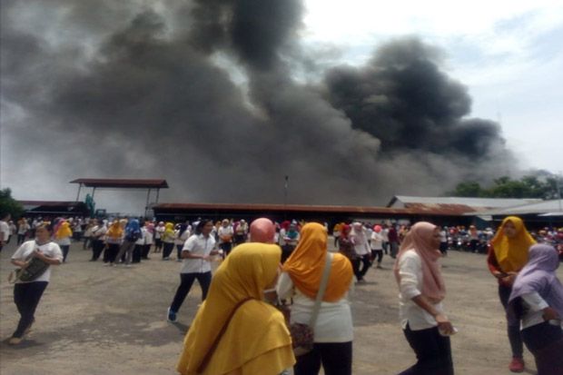 Polisi Selidiki Penyebab Kebakaran Pabrik Kacang Garuda di Pati