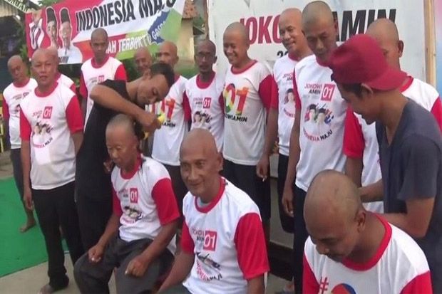 Jokowi-Maruf Amin Unggul, Warga Pekalongan Ramai-Ramai Cukur Gundul