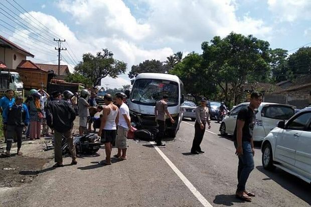 Tabrakan dengan Mikrobus di Tuntang Semarang, Pengendara Motor Tewas