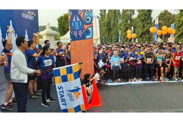 Menteri Rini Soemarno Bareng Ribuan Pelari Ikuti Lari Marathon di Prambanan