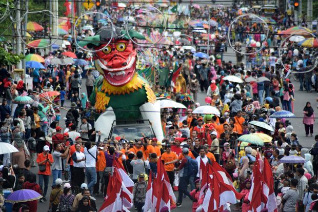 Patung Warak Raksasa Setinggi 6,1 Meter Meriahkan Dugderan di Semarang