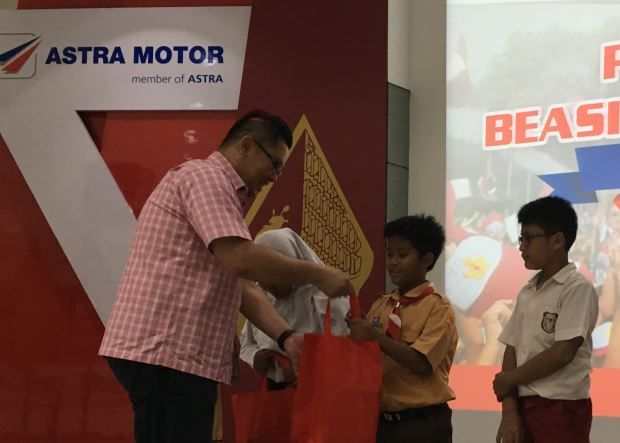 Astra Motor Berikan Beasiswa Pendidikan Kepada 81 Anak Asuh