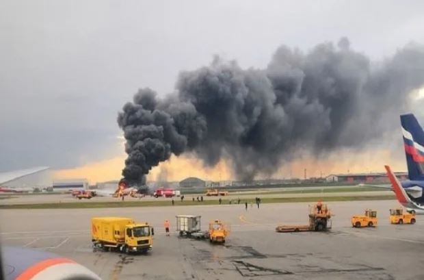 41 Orang Tewas Akibat Jatuhnya Pesawat Superjet-100 di Moskow