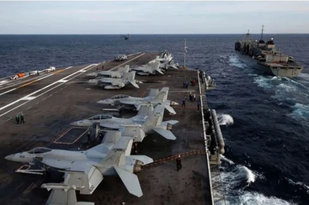 Militer AS Kerahkan Kapal Induk dan Jet Tempurnya ke Dekat Iran