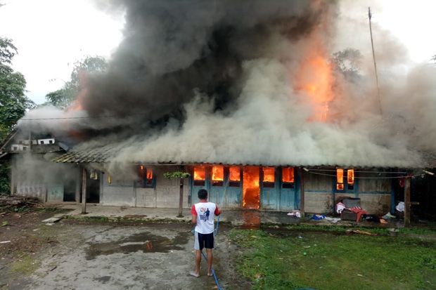 Diduga Korsleting, Rumah Warga Gondang Semarang Ludes Terbakar