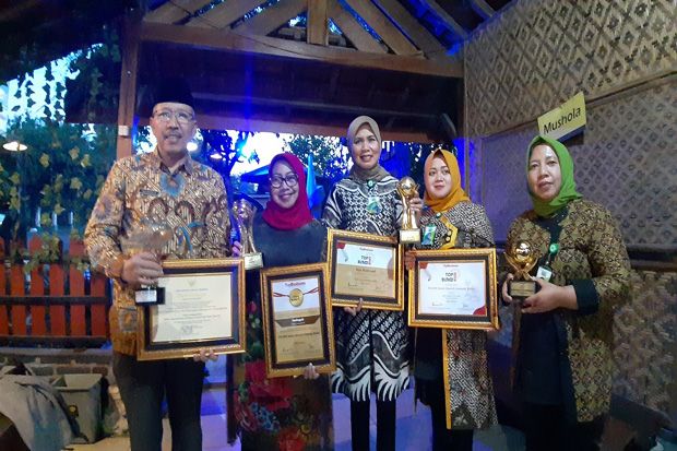 Bebaskan Warga dari Jerat Rentenir, Bupati Sabet Top BUMD Award 2019